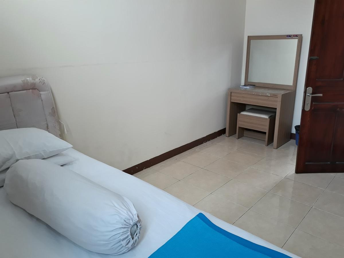 Imam Bonjol Hostel Semarang Zimmer foto